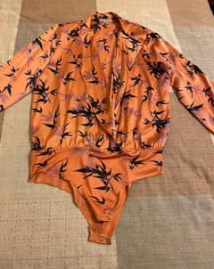 Women’s Printed Zara Shirt size M fits L New Condition