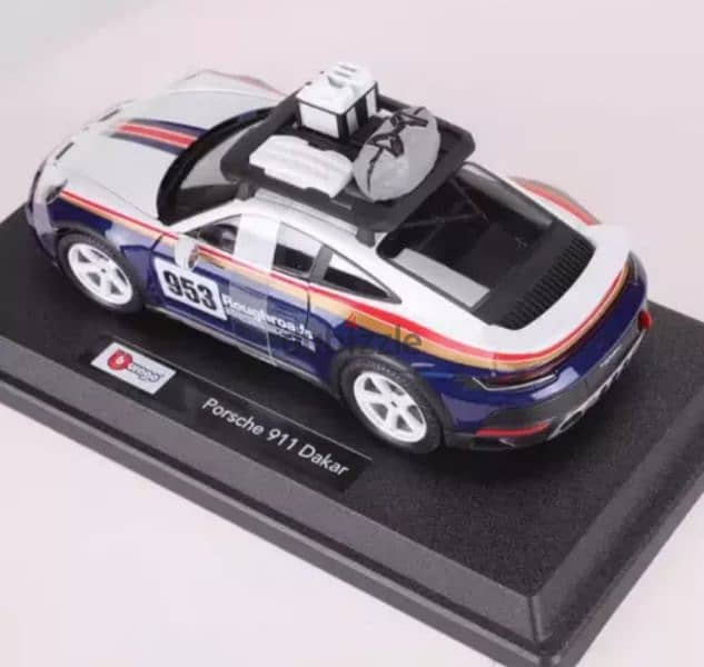 Porsche 911(992) Dakar diecast car model 1:24. 10