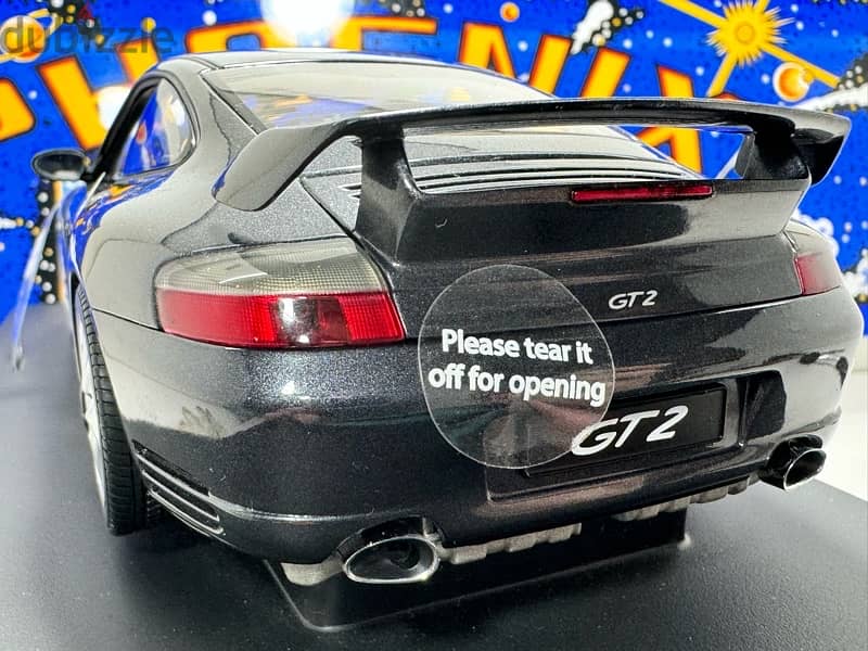 1/18 diecast Autoart Porsche 911 GT2 2002 (996) #77842 0