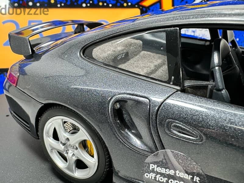 1/18 diecast Autoart Porsche 911 GT2 2002 (996) #77842 10