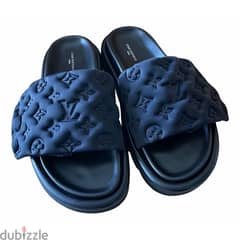 Louis Vuitton Slippers size 40 fits 39 New Condition & Perfect Quality