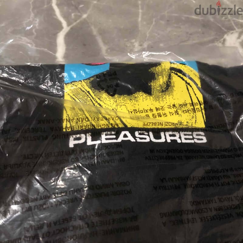 PLEASURES Blow T-Shirt SIZE M 5