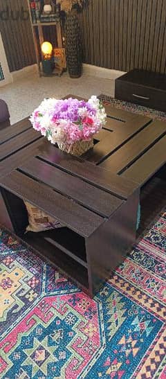 table lamaica good condition