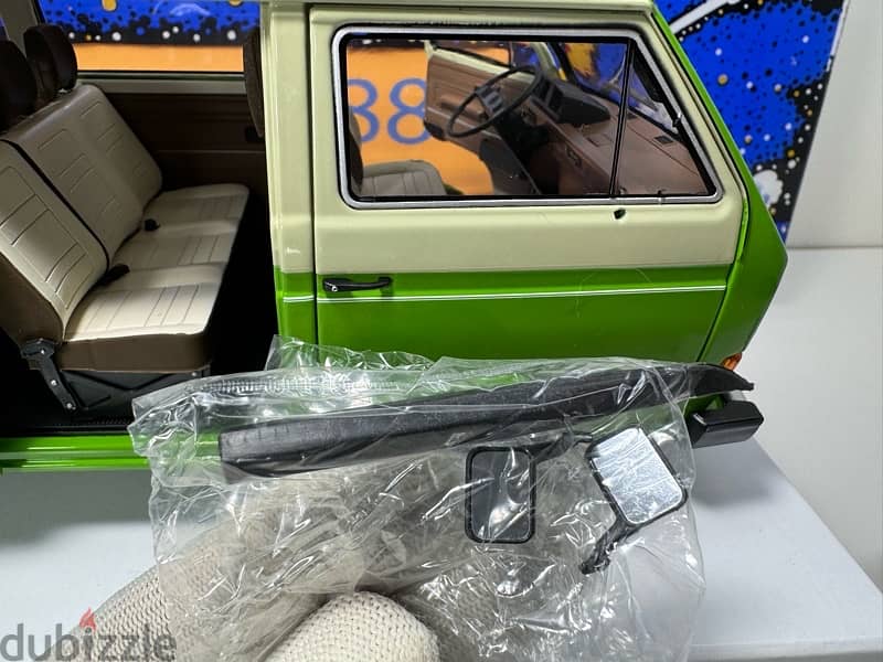 1/18 diecast VW T3 Bus Two Tone Green/Beige (NEW SHOP STOCK) 11