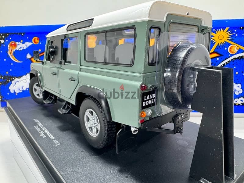 1/18 diecast Land Rover Defender 110 Station by UH HTF 3