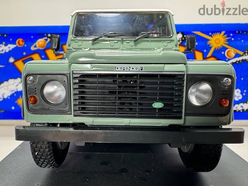 1/18 diecast Land Rover Defender 110 Station by UH HTF 5