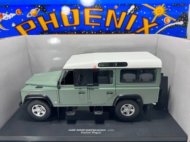 1/18 diecast Land Rover Defender 110 Station by UH HTF 7