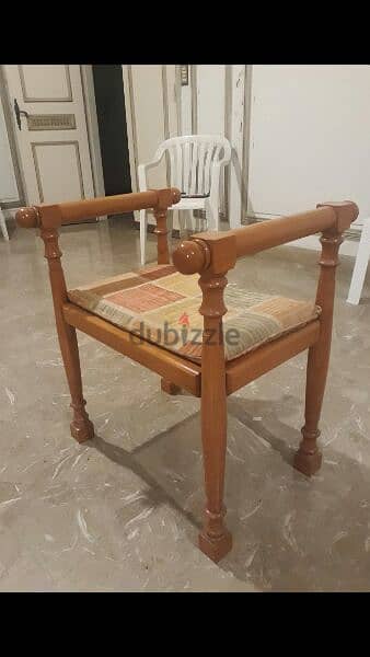 ANTIQUE WOOD CHAIR 1