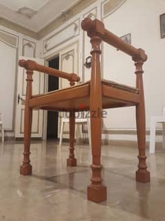 ANTIQUE CHAIR ( WOOD MADE )