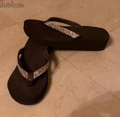 Beautiful Women’s Slippers New Condition size 39 fits 40