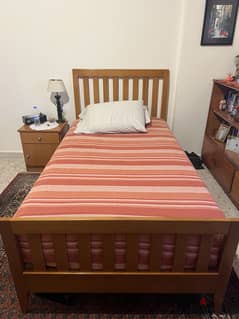 Wooden bed frame (bois massif custom made)
