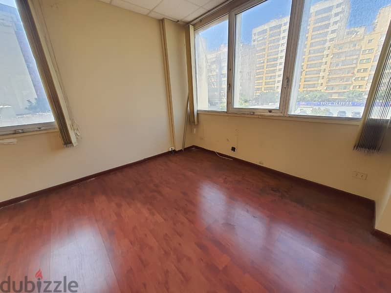 Office for rent in Cornish El Mazraaمكتب للإيجار بكورنيش المزرعة 1