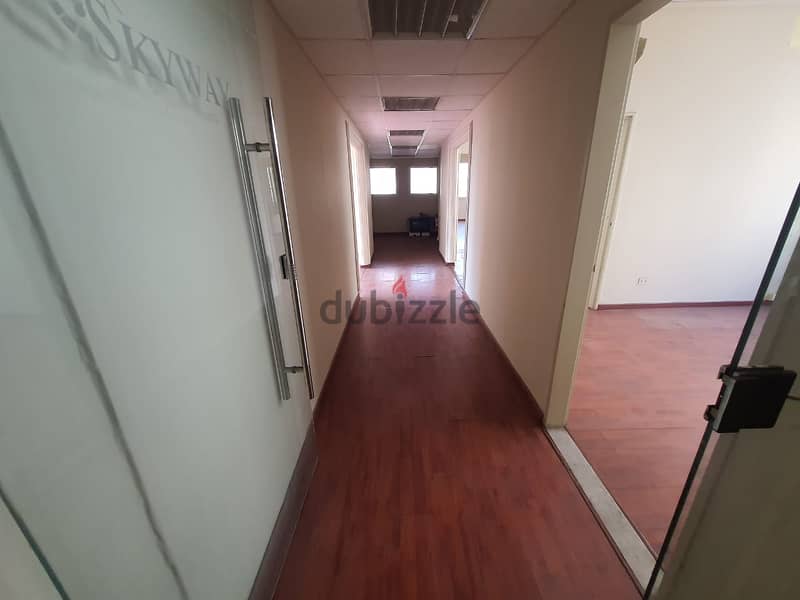 Office for rent in Cornish El Mazraaمكتب للإيجار بكورنيش المزرعة 5