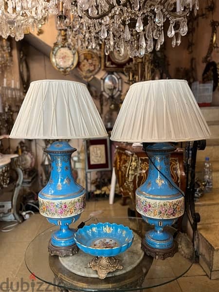 lampadaire porcelain and vases very beautiful set جوز لمبادير مع فاز 0