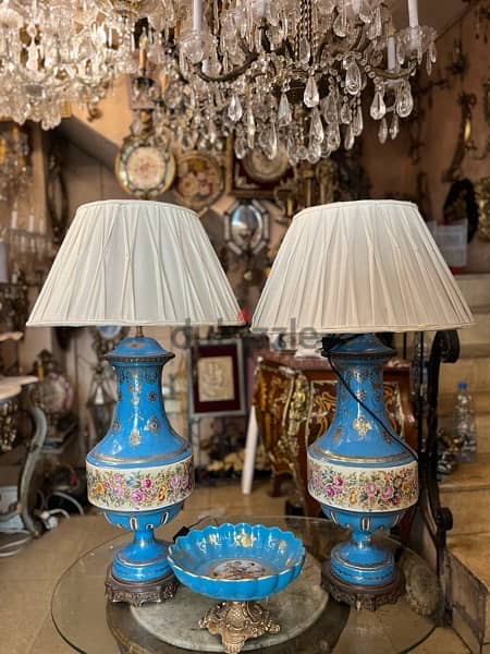 lampadaire porcelain and vases very beautiful set جوز لمبادير مع فاز 1