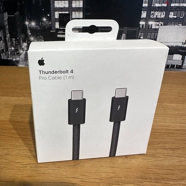 Apple Thunderbolt 4 type-C Cable 0