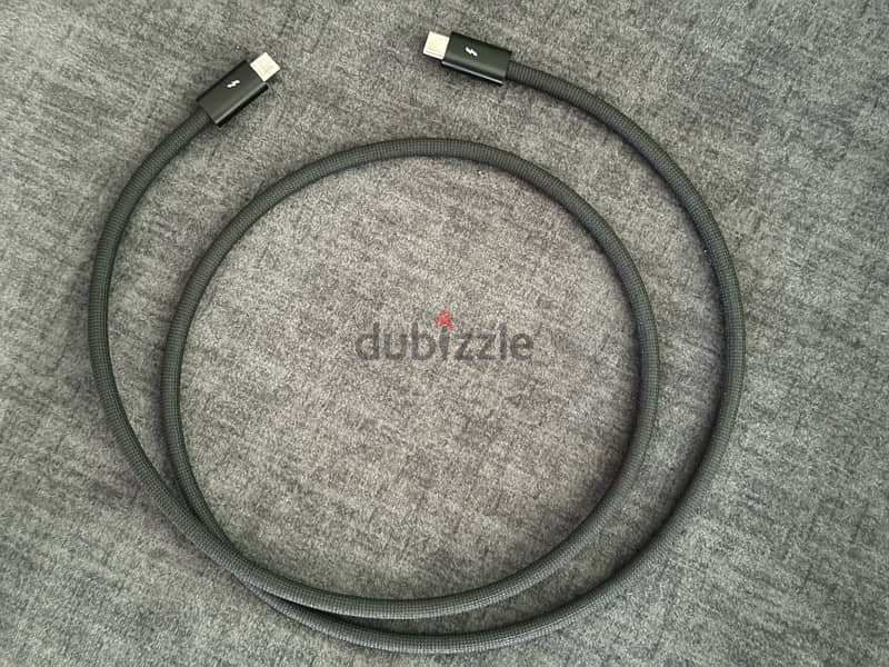 Apple Thunderbolt 4 type-C Cable 2