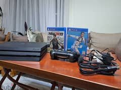 ps4 pro very good condition+2 controlles+2 games