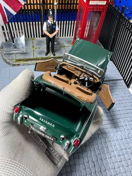 35% OFF! Promo 1/18 diecast Triumph TR3 BRITISH GREEN By Kyosho 10