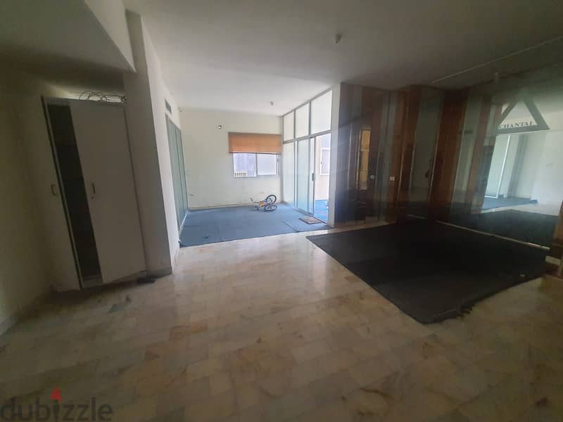 Showroom for rent at Cornish el Mazraaصالة عرض للإيجار كورنيش المزرعة 1