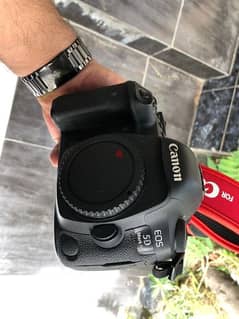 camera Canon 5D mark IV with lens 24-105 IS II