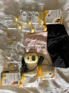 Medela Freestyle Mobile Double Electric Breast Pump with accessories