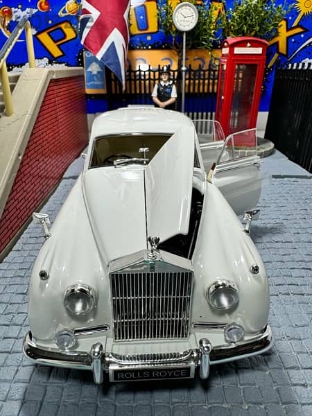 1/18 diecast Rolls-Royce Silver Cloud II 1960 by Minichamps NEW SHOP 3