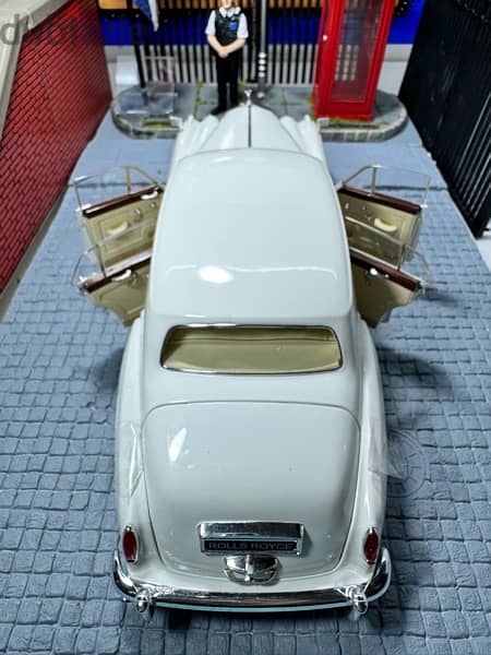 1/18 diecast Rolls-Royce Silver Cloud II 1960 by Minichamps NEW SHOP 9