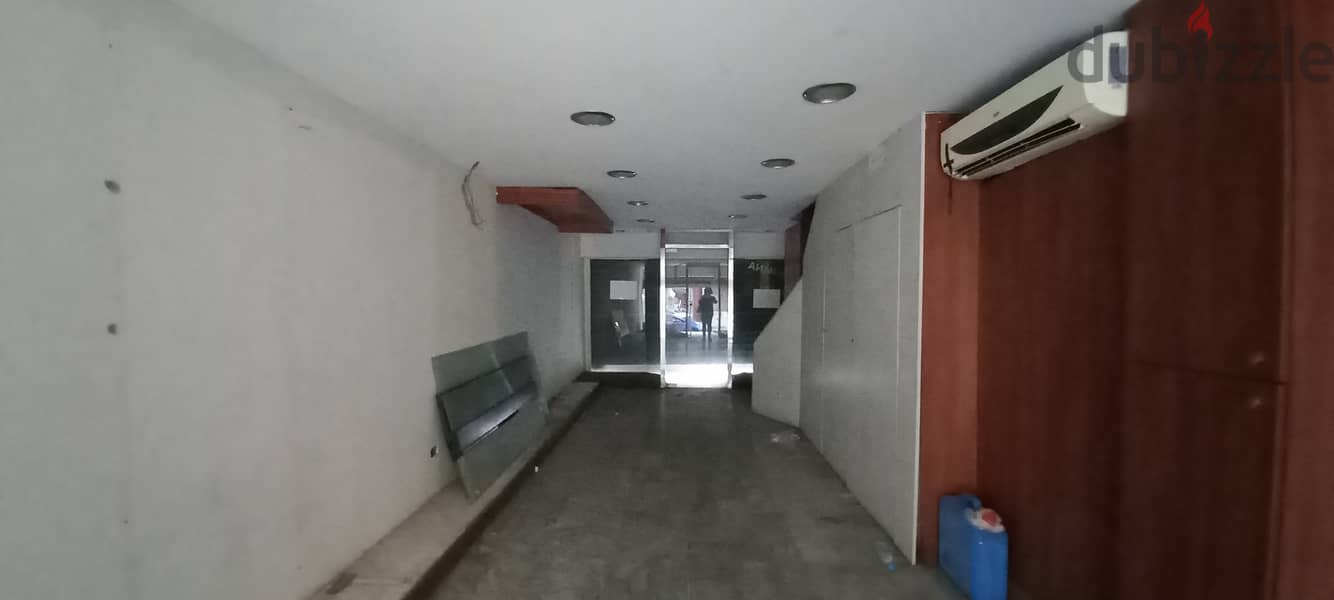 Shop of two floor in commercial center for rentمحل تجاري طابقين 2