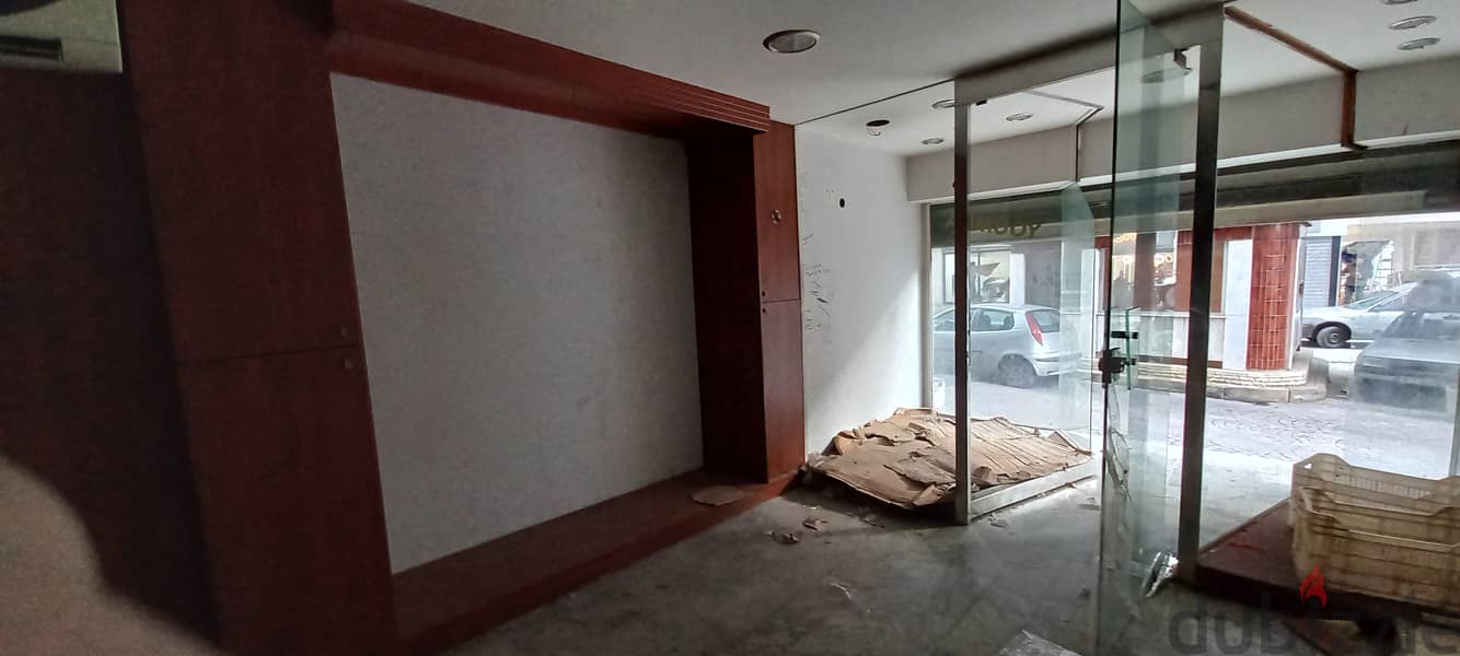 Shop of two floor in commercial center for rentمحل تجاري طابقين 5