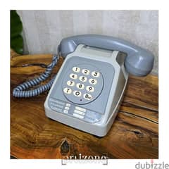 Vintage telephone 
هاتف انتيك