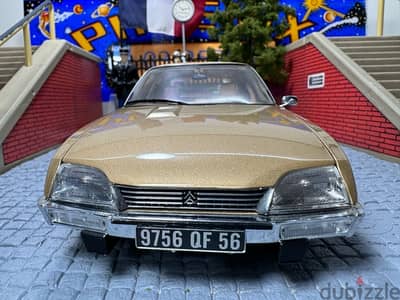 1/18 diecast Citroën CX 2000 (Out of Print Gold color)