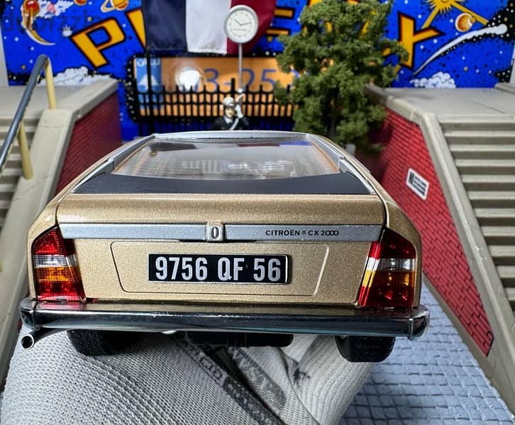 1/18 diecast Citroën CX 2000 (Out of Print Gold color) 1