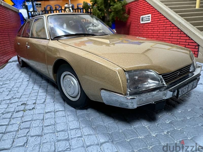 1/18 diecast Citroën CX 2000 (Out of Print Gold color) 7