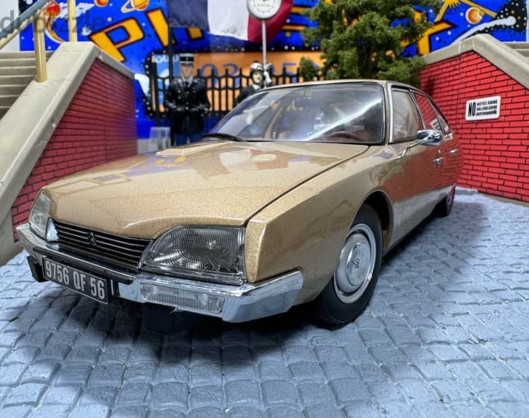 1/18 diecast Citroën CX 2000 (Out of Print Gold color) 9