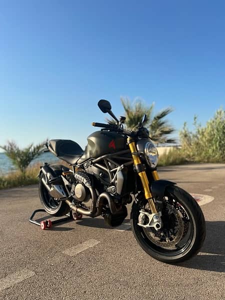 Ducati Monster 1200 S 0