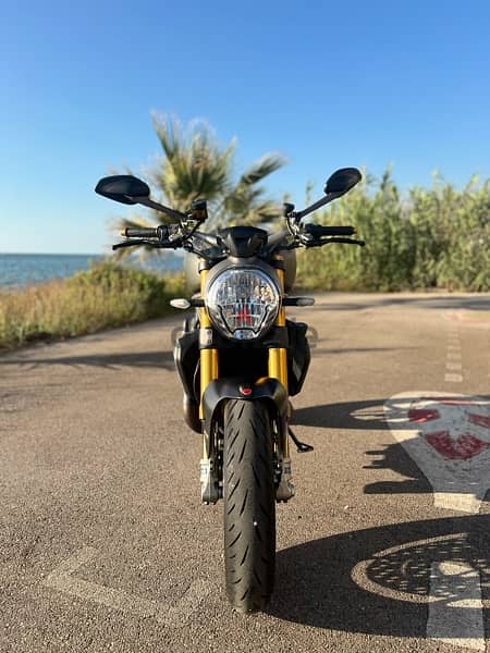 Ducati Monster 1200 S 4