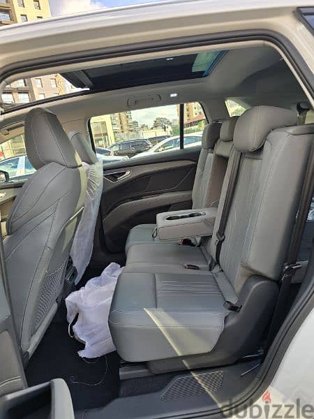 Audi Q5 e-tron 2023  7 Seats full electric Big battery Fuly loaded 0km 12