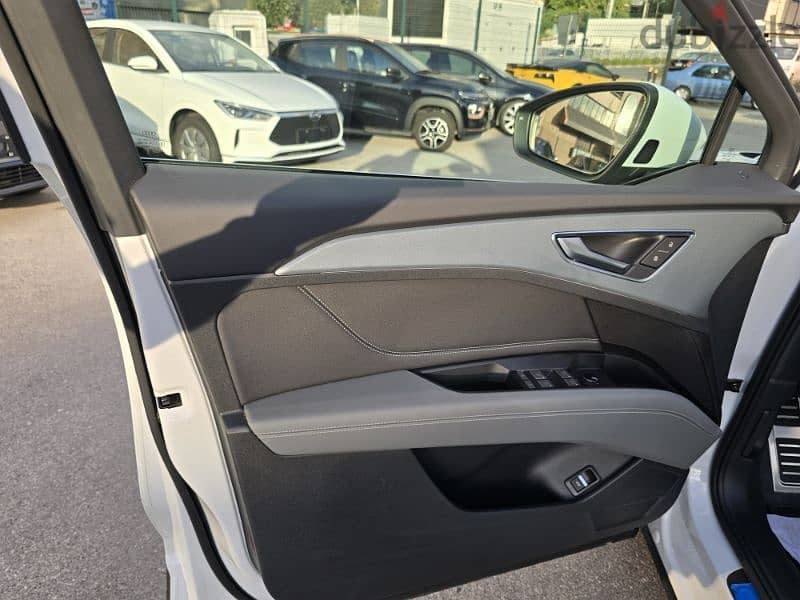 Audi Q5 e-tron 2023  7 Seats full electric Big battery Fuly loaded 0km 15