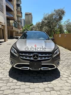 Mercedes GLA 250 4matic 2018 gray on black (clean carfax)