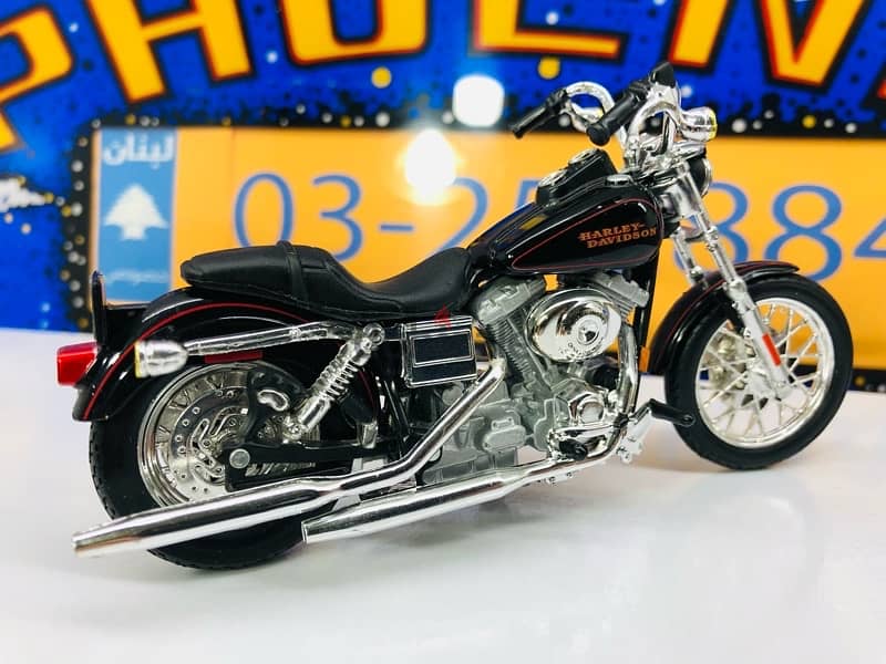 1/18 diecast box Harley Davidson. 25 models to choose See Photos 11