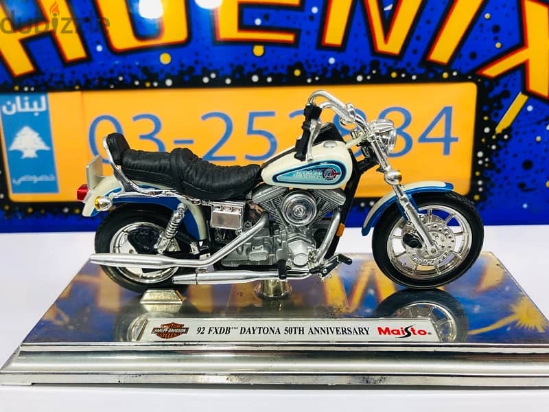 1/18 diecast box Harley Davidson. 25 models to choose See Photos 14