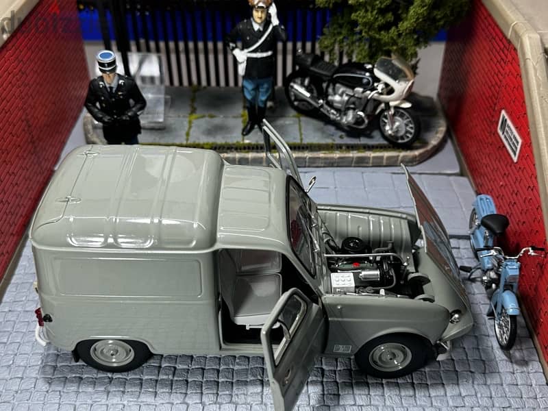 30% OFF!!  1/18 diecast Renault 4-F4 Delivery by Norev NEW 6