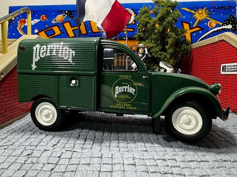 100$ OFF! 1/18 diecast Perrier Renault 4F4 & Citroën 2CV by Norev BOTH 7