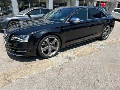 Audi S8 2013