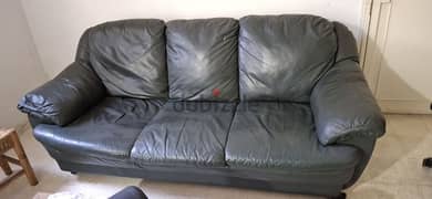 Salon green leather 3 couches in good condition.