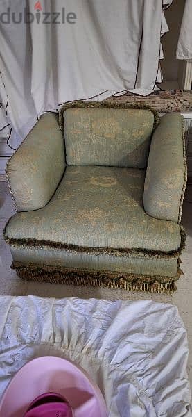 3 plein tissue couches in good condition 1