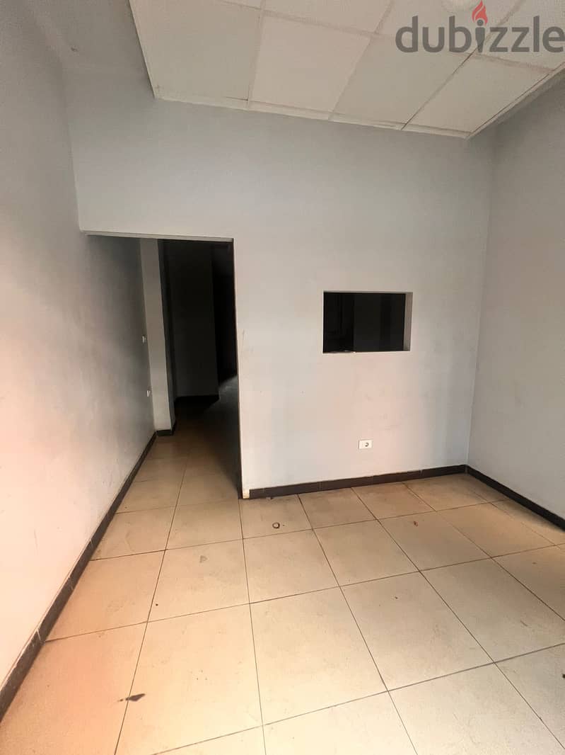 Commercial STORES For Rent In Achrafieh. 4