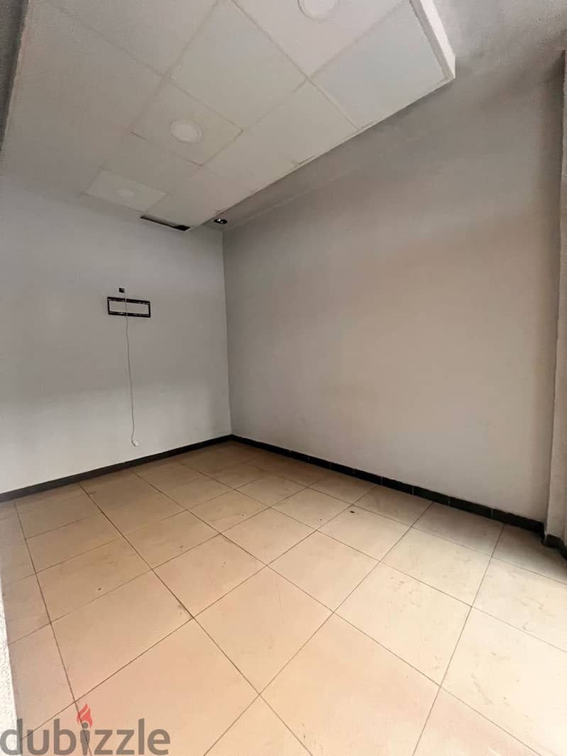 Commercial STORES For Rent In Achrafieh. 5