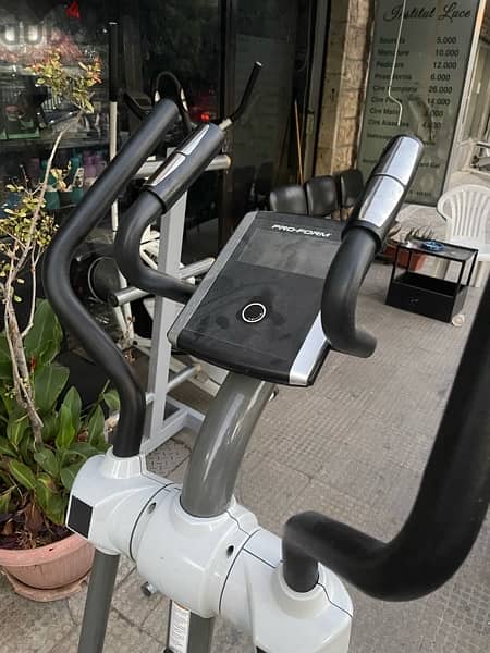 elliptical proform like new foldable heavy duty 2